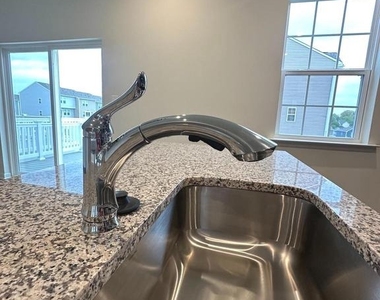 93 Stafford Pl - Photo Thumbnail 9