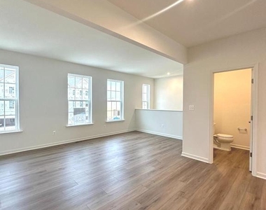 93 Stafford Pl - Photo Thumbnail 17