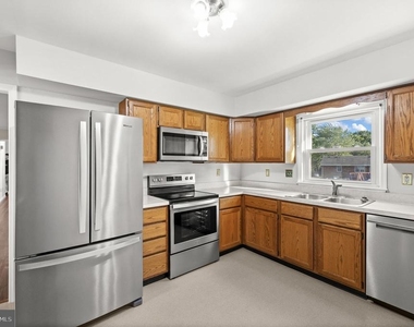308 Butternut Drive - Photo Thumbnail 4