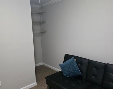 6501 Royal Oaks Drive - Photo Thumbnail 11