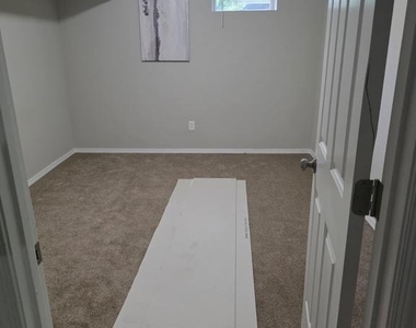 6501 Royal Oaks Drive - Photo Thumbnail 8