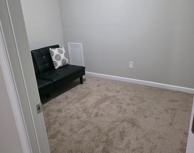 6501 Royal Oaks Drive - Photo Thumbnail 10