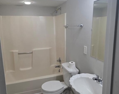 6501 Royal Oaks Drive - Photo Thumbnail 6