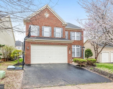 8416 Churchside Drive - Photo Thumbnail 4