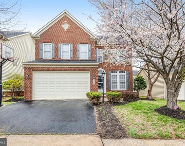 8416 Churchside Drive - Photo Thumbnail 3