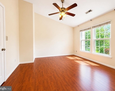 8268 Vermont Place - Photo Thumbnail 9