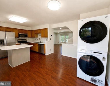 8268 Vermont Place - Photo Thumbnail 4