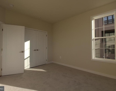 22383 Roanoke Rise Terrace - Photo Thumbnail 32