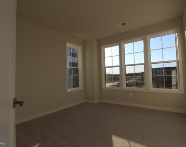 22383 Roanoke Rise Terrace - Photo Thumbnail 31