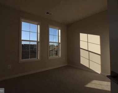 22383 Roanoke Rise Terrace - Photo Thumbnail 35