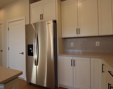 22383 Roanoke Rise Terrace - Photo Thumbnail 10