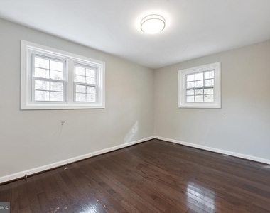 3825 Larchwood Road - Photo Thumbnail 9