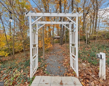 3825 Larchwood Road - Photo Thumbnail 32