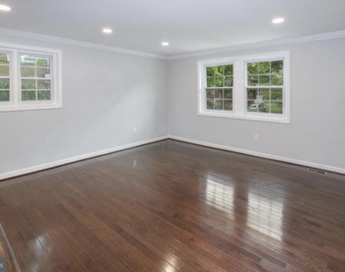 3825 Larchwood Road - Photo Thumbnail 6
