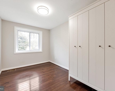 3825 Larchwood Road - Photo Thumbnail 10