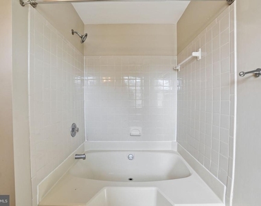 8633 Beekman Place - Photo Thumbnail 14