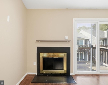 8633 Beekman Place - Photo Thumbnail 4