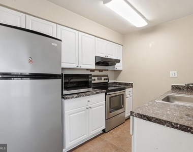 8633 Beekman Place - Photo Thumbnail 9