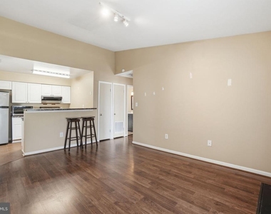8633 Beekman Place - Photo Thumbnail 6