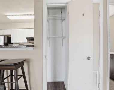 8633 Beekman Place - Photo Thumbnail 13
