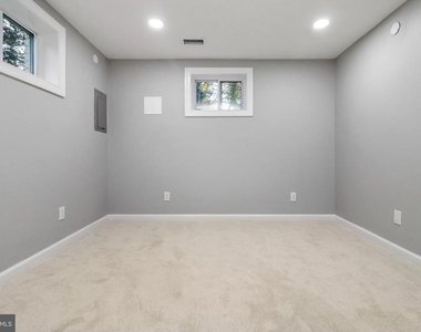 6621 Hallwood Avenue - Photo Thumbnail 33