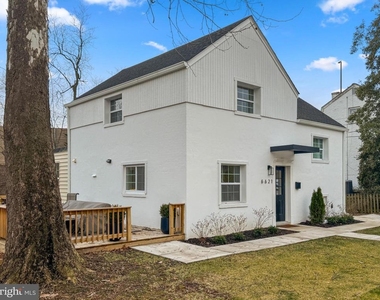 6621 Hallwood Avenue - Photo Thumbnail 3