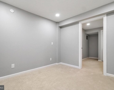 6621 Hallwood Avenue - Photo Thumbnail 32