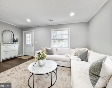 6621 Hallwood Avenue - Photo Thumbnail 8