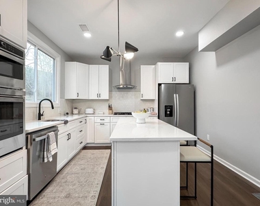 6621 Hallwood Avenue - Photo Thumbnail 12