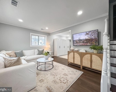 6621 Hallwood Avenue - Photo Thumbnail 7