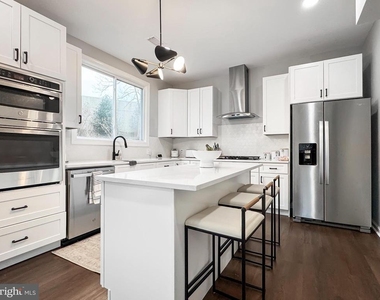 6621 Hallwood Avenue - Photo Thumbnail 13