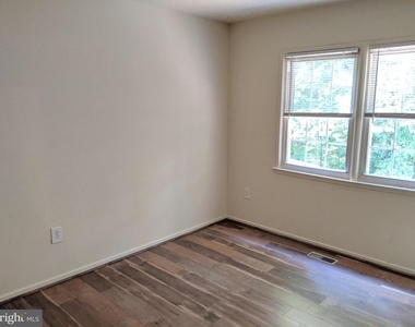 7760 Matisse Way - Photo Thumbnail 15