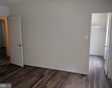 7760 Matisse Way - Photo Thumbnail 18