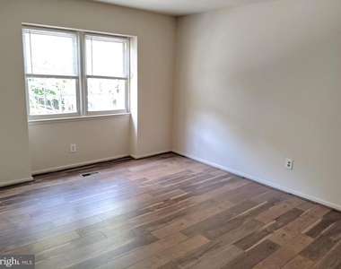 7760 Matisse Way - Photo Thumbnail 16