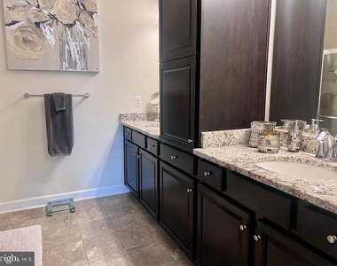 13722 Neil Armstrong Avenue - Photo Thumbnail 11