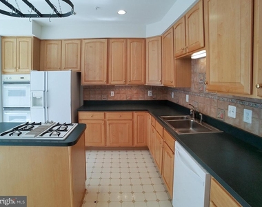 1781 Dawson Street - Photo Thumbnail 5