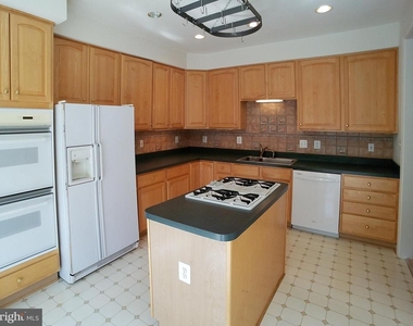 1781 Dawson Street - Photo Thumbnail 4
