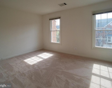 1781 Dawson Street - Photo Thumbnail 12