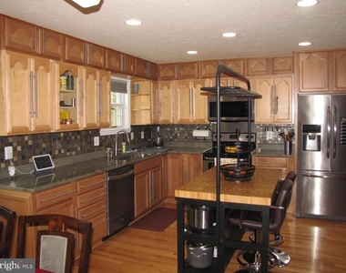 9031 Blarney Stone Drive - Photo Thumbnail 3