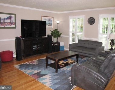 9031 Blarney Stone Drive - Photo Thumbnail 5