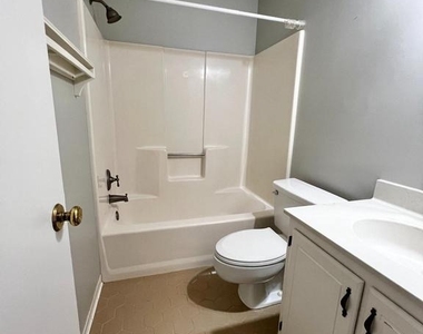 3854b Steppes Court - Photo Thumbnail 11
