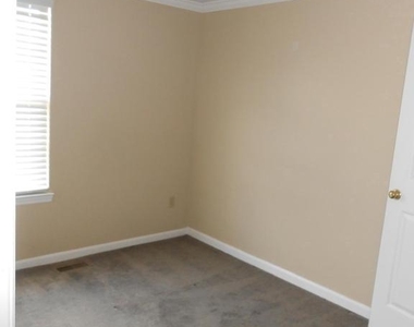 131 Township Court - Photo Thumbnail 16