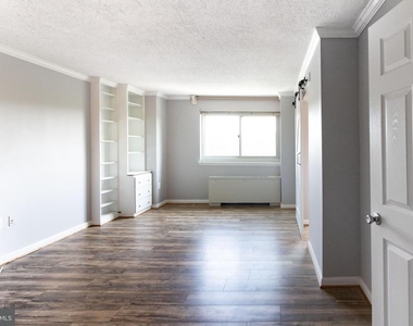 1225 Martha Custis Drive - Photo Thumbnail 4