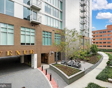 925 N Fairfax Street - Photo Thumbnail 2