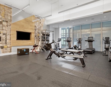 925 N Fairfax Street - Photo Thumbnail 40