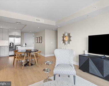 925 N Fairfax Street - Photo Thumbnail 12