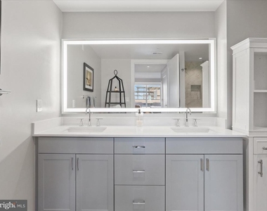 925 N Fairfax Street - Photo Thumbnail 20