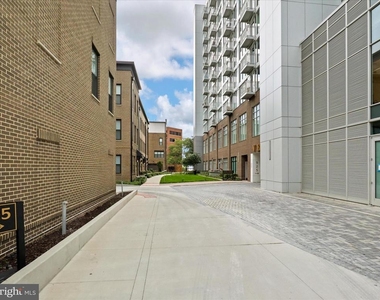 925 N Fairfax Street - Photo Thumbnail 30