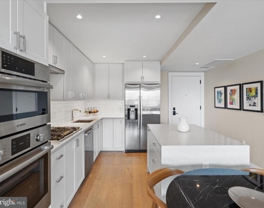 925 N Fairfax Street - Photo Thumbnail 9