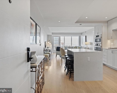 925 N Fairfax Street - Photo Thumbnail 5